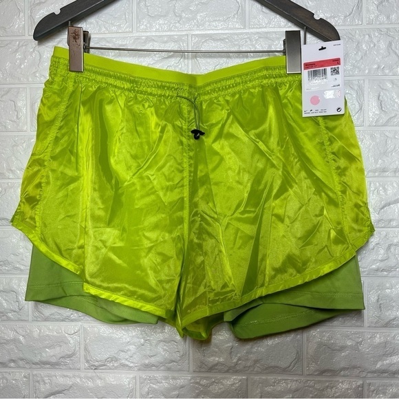Nike Women's Icon Clash Tempo Luxe Mid-Rise Running Shorts DM7739-321 - Picture 6 of 10